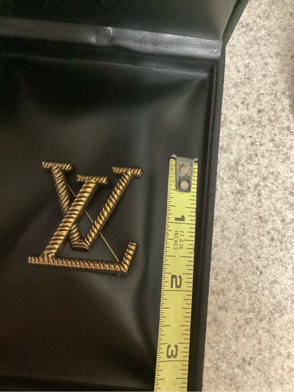 Louis Vuitton Gold-Tone Rope LV Logo Pin - Picture 5 of 6